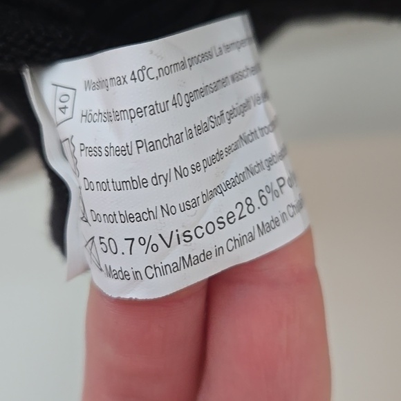 Black Sleeveless Turtleneck Sweater - Picture 4 of 6